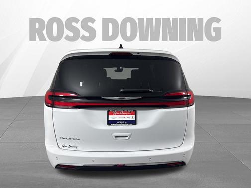 Bright White Clearcoat 2025 Chrysler Pacifica L