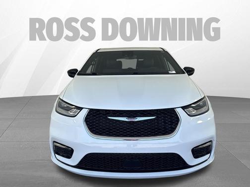 Bright White Clearcoat 2025 Chrysler Pacifica L