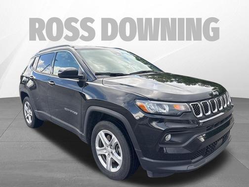 Diamond Black Crystal Pearlcoat 2024 Jeep Compass Latitude