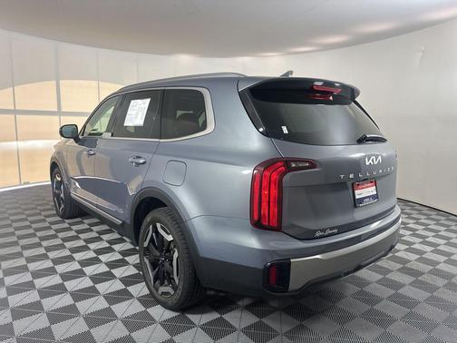 Everlasting Silver 2025 Kia Telluride S