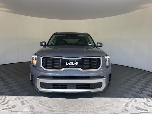 Everlasting Silver 2025 Kia Telluride S