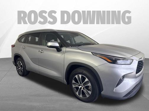 Celestial Silver Metallic 2023 Toyota Highlander XLE