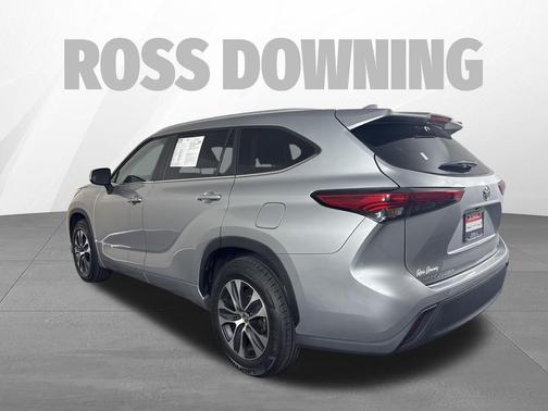 Celestial Silver Metallic 2023 Toyota Highlander XLE