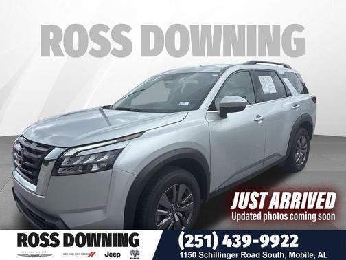 Brilliant Silver Metallic 2025 Nissan Pathfinder SV FWD