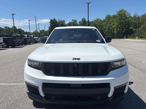 Bright White Clearcoat 2023 Jeep Grand Cherokee L Limited