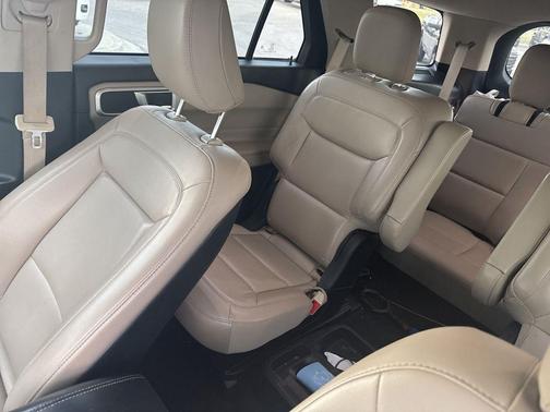 Star White Metallic Tri-Coat 2020 Ford Explorer XLT