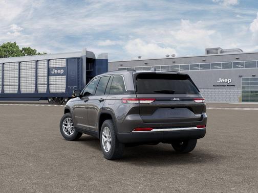 Baltic Gray Metallic Clearcoat 2026 Jeep Grand Cherokee Altitude