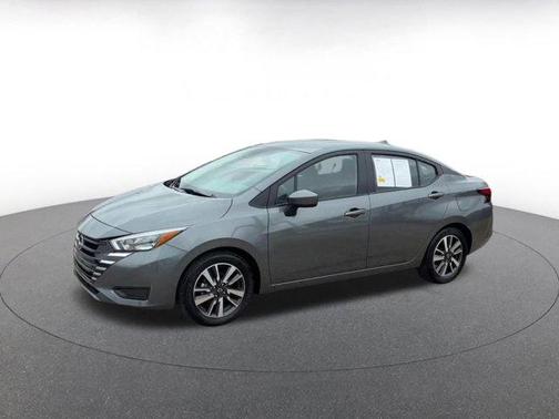 Gun Metallic 2025 Nissan Versa 1.6 SV