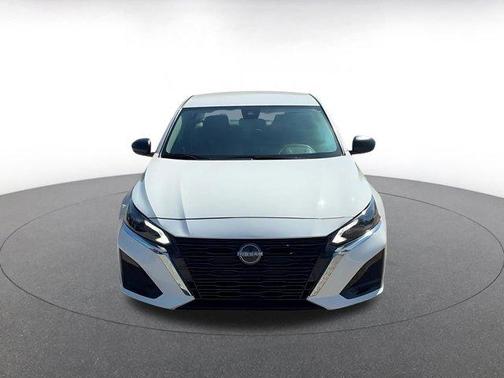 Glacier White 2025 Nissan Altima SV