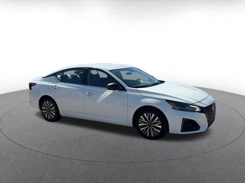 Glacier White 2025 Nissan Altima SV