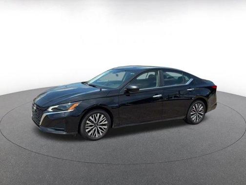 Super Black 2025 Nissan Altima SV