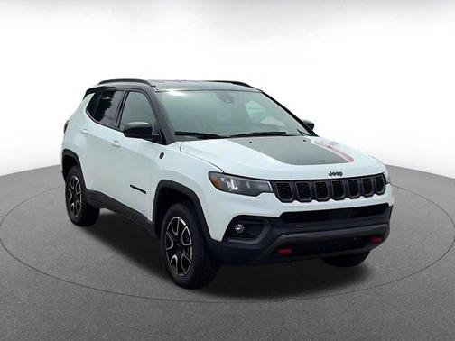 Bright White Clearcoat 2025 Jeep Compass Trailhawk