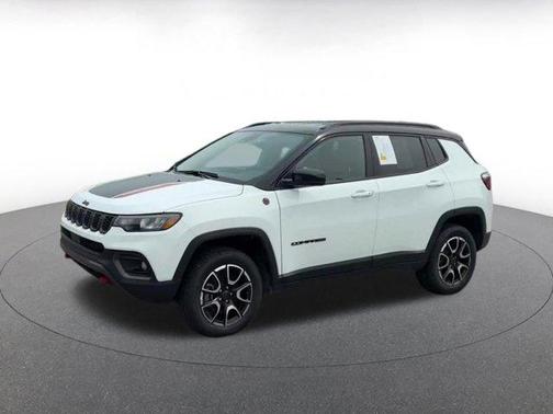 Bright White Clearcoat 2025 Jeep Compass Trailhawk