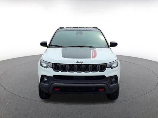 Bright White Clearcoat 2025 Jeep Compass Trailhawk