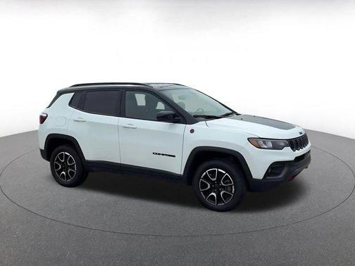 Bright White Clearcoat 2025 Jeep Compass Trailhawk