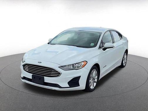 White 2019 Ford Fusion Hybrid SE