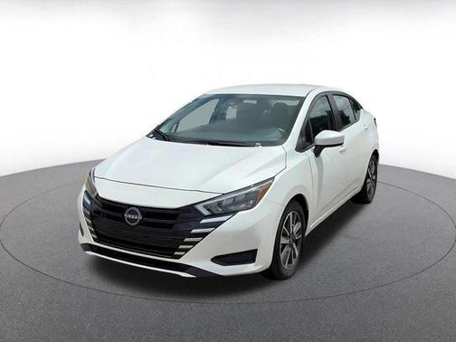 Aspen White 2025 Nissan Versa 1.6 SV
