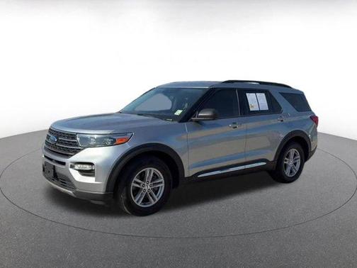 Silver 2024 Ford Explorer XLT