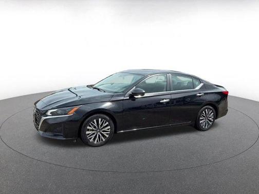 Black 2025 Nissan Altima SV