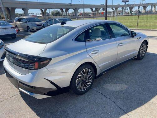 2025 Hyundai SONATA Hybrid SEL