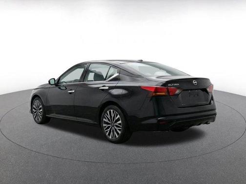 Super Black 2025 Nissan Altima SV