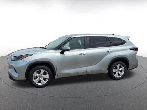 Silver 2025 Toyota Highlander LE