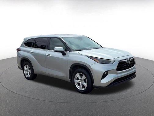 Silver 2025 Toyota Highlander LE