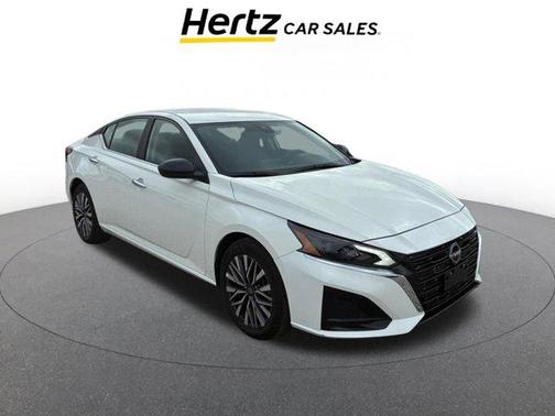 Glacier White 2025 Nissan Altima SV