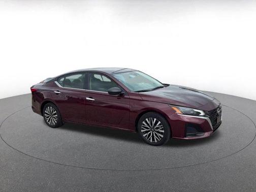 Garnet Pearl 2025 Nissan Altima SV