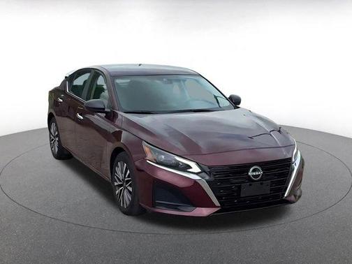 Garnet Pearl 2025 Nissan Altima SV