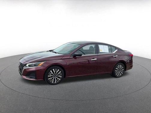 Garnet Pearl 2025 Nissan Altima SV