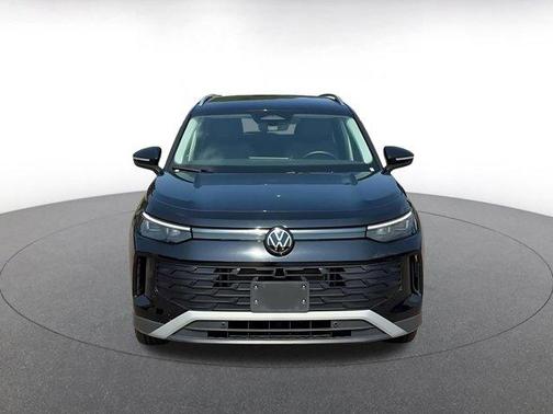 Deep Black Pearl Effect 2026 Volkswagen Tiguan 2.0T SE