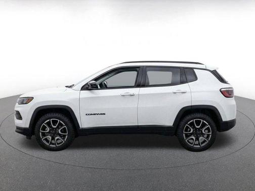 Bright White Clearcoat 2025 Jeep Compass Trailhawk