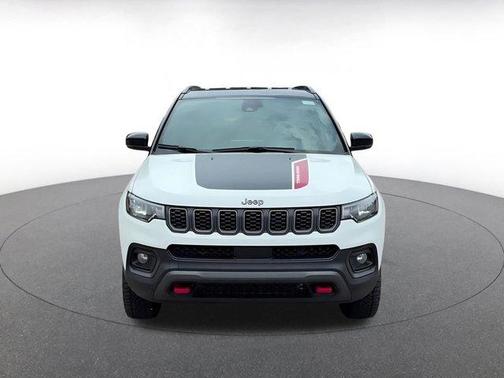 Bright White Clearcoat 2025 Jeep Compass Trailhawk