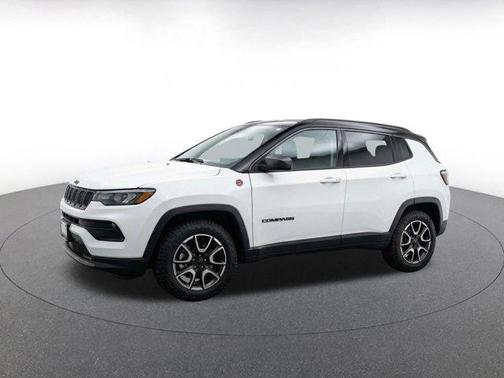 Bright White Clearcoat 2025 Jeep Compass Trailhawk