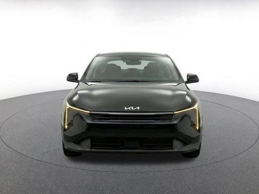 Aurora Black Pearl 2025 Kia K4