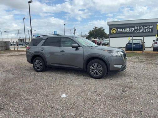 2025 Nissan Pathfinder SV