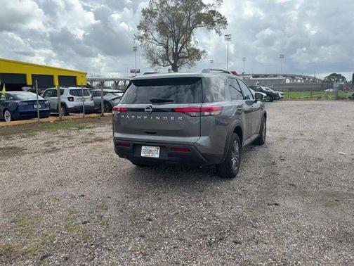 2025 Nissan Pathfinder SV