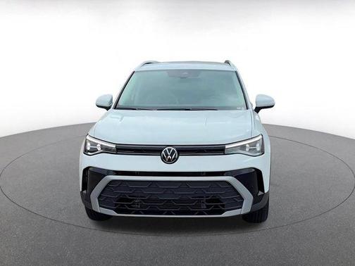Pure White 2026 Volkswagen Taos 1.5T SE