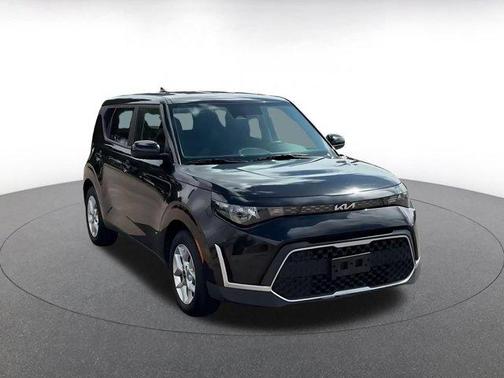 Fusion Orange 2025 Kia Soul LX