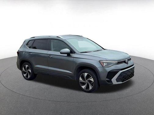 Platinum Gray Metallic 2026 Volkswagen Taos 1.5T SE