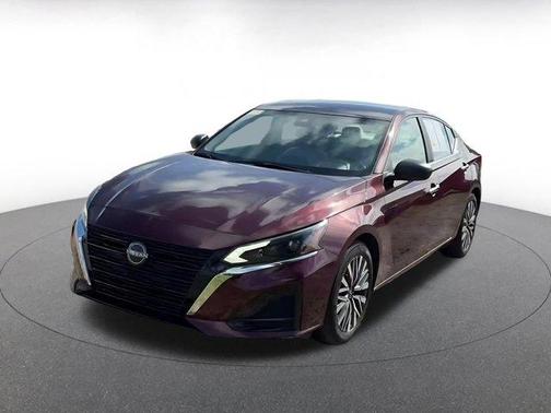 Garnet Pearl 2025 Nissan Altima SV