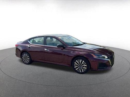 Garnet Pearl 2025 Nissan Altima SV