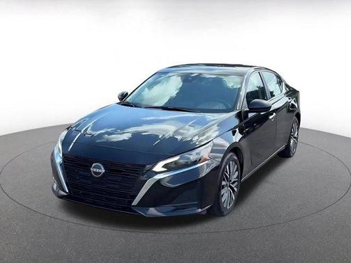 Super Black 2025 Nissan Altima SV