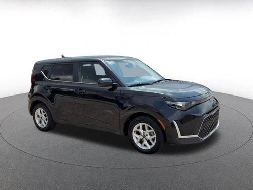 Fusion Orange 2025 Kia Soul LX