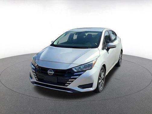 Brilliant Silver Metallic 2025 Nissan Versa 1.6 SV