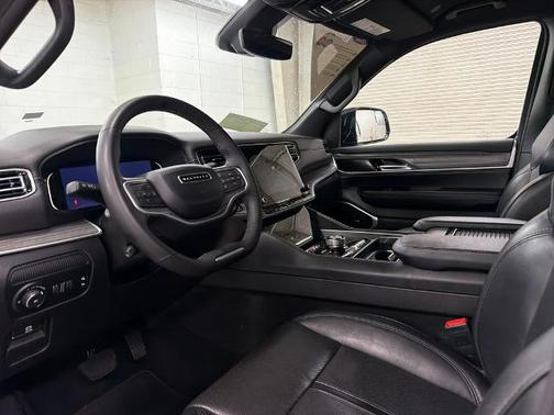 Bright White Clearcoat 2024 Jeep Wagoneer SERIES II