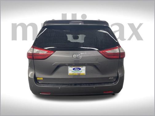 2017 Toyota Sienna XLE