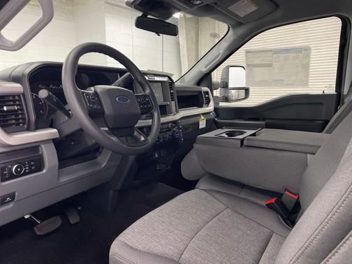 2025 Ford F-250 STX
