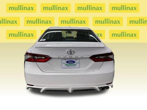 Wind Chill Pearl 2021 Toyota Camry SE